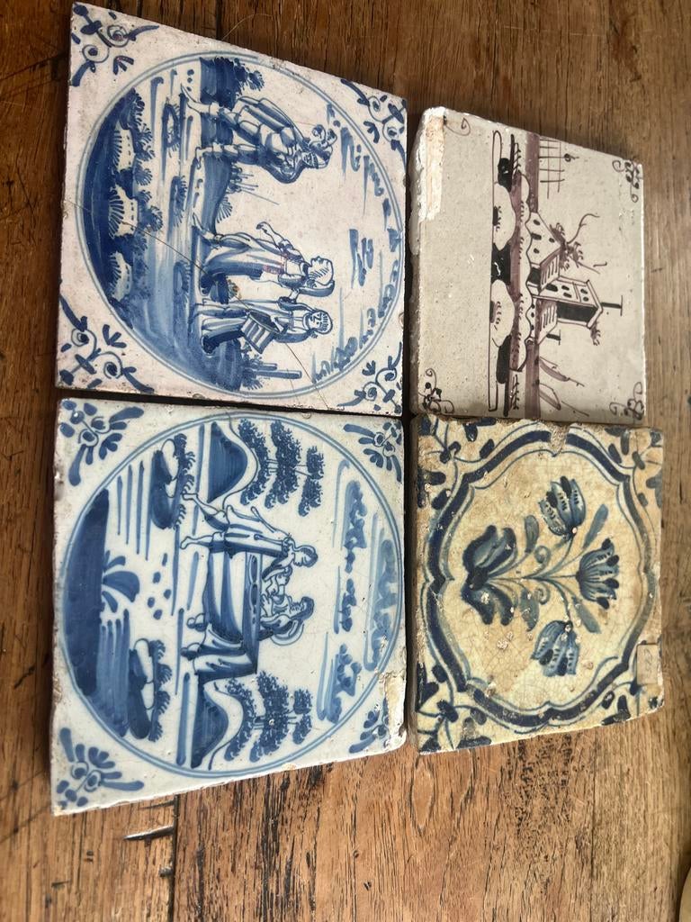 Antieke Delfts Blauwe en Polychrome Tegels (4 stuks), Antiek en Kunst, Antiek | Wandborden en Tegels, Ophalen of Verzenden