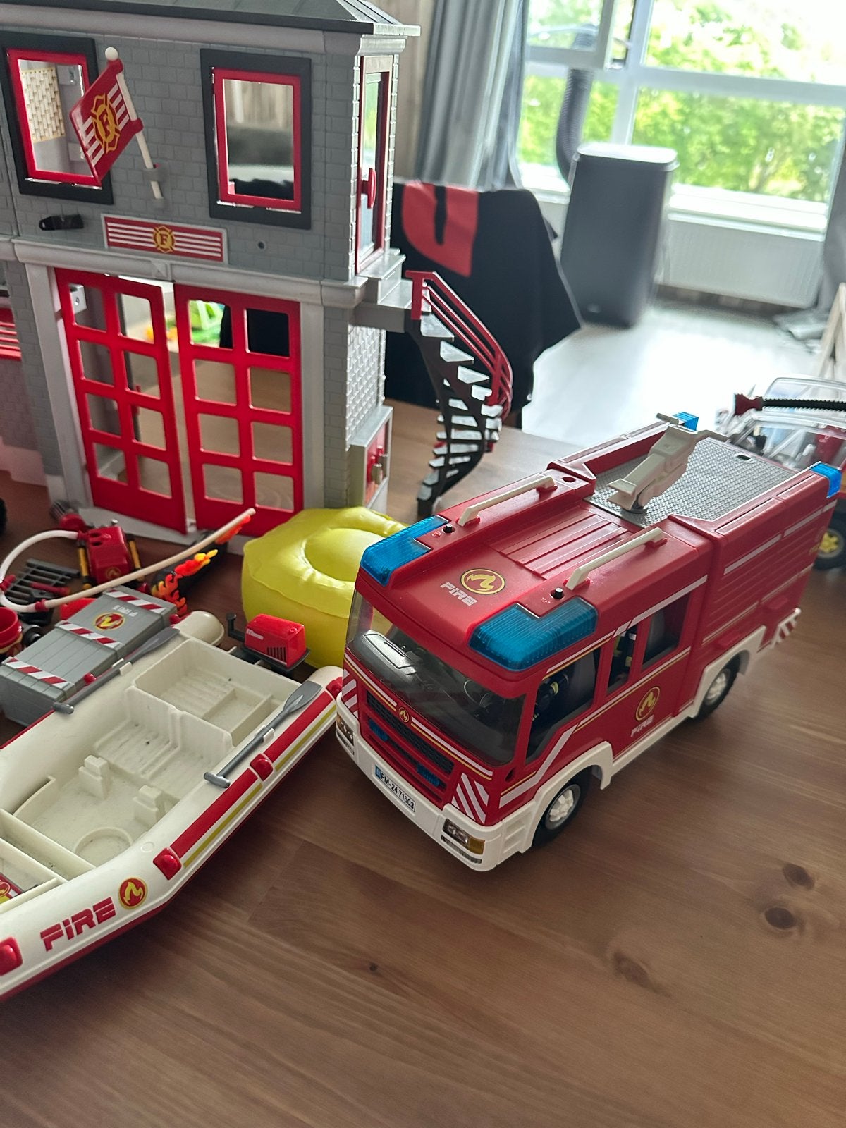 Playmobil Brandweerkazerne, brandweerwagens en boot, Kinderen en Baby's, Gebruikt, Complete set, Overige typen, Ophalen of Verzenden