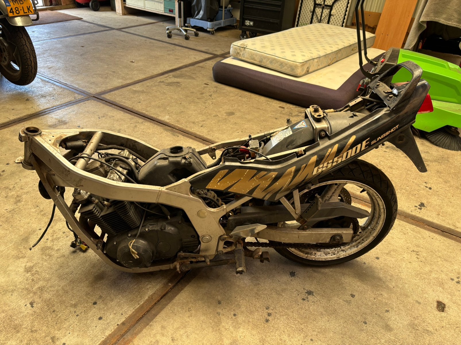 Suzuki GS500E motoronderxelen, Motoren, Ophalen