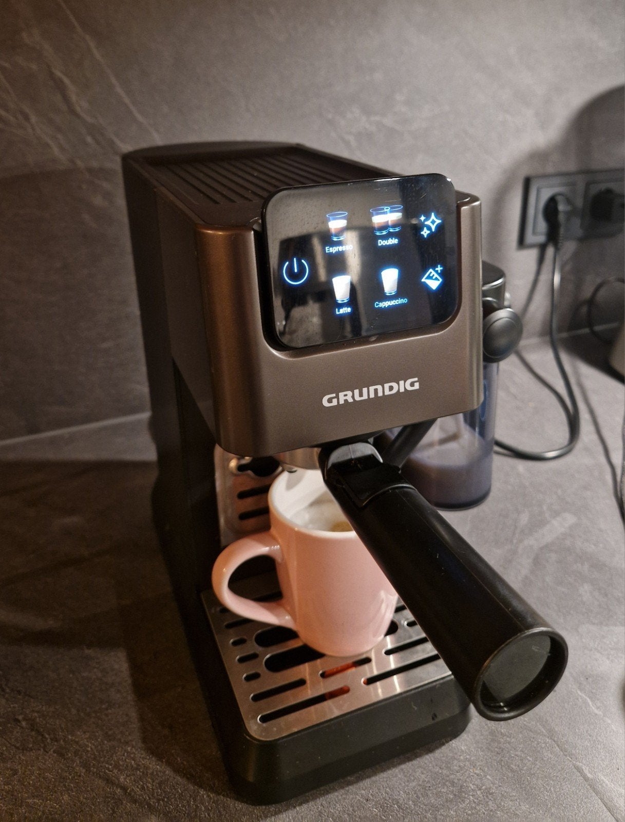Grundig KSM 5330 Delisia Espressomachine [COMPACT ZGAN], Espresso apparaat, Gemalen koffie, Ophalen of Verzenden, Zo goed als nieuw