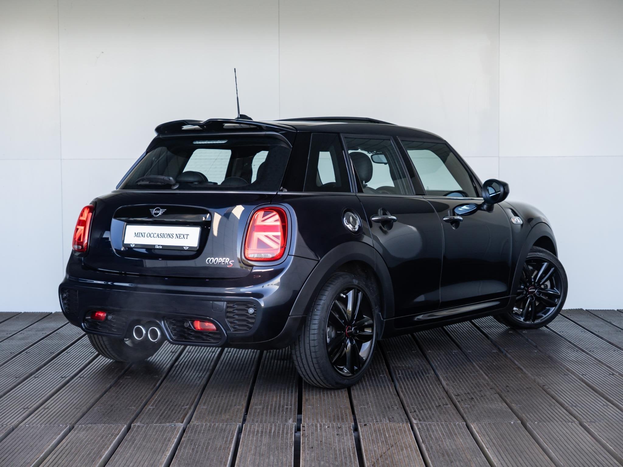 MINI 5-deurs Cooper S | John Cooper Works Uitvoering | 17" L, 1998 cc, Stof, Gebruikt, Met garantie (alle)