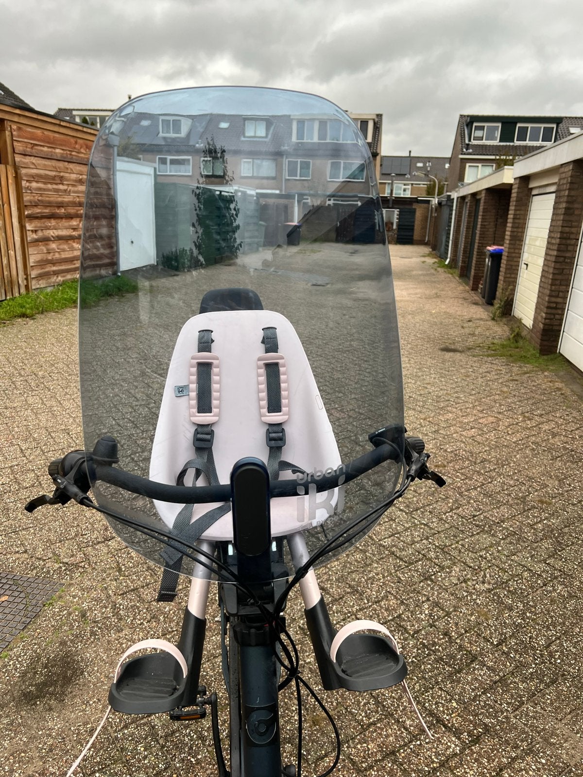 Urban Iki fietsstoeltje voor met windscherm, Ophalen, Voetsteuntjes, Zo goed als nieuw, Voorzitje