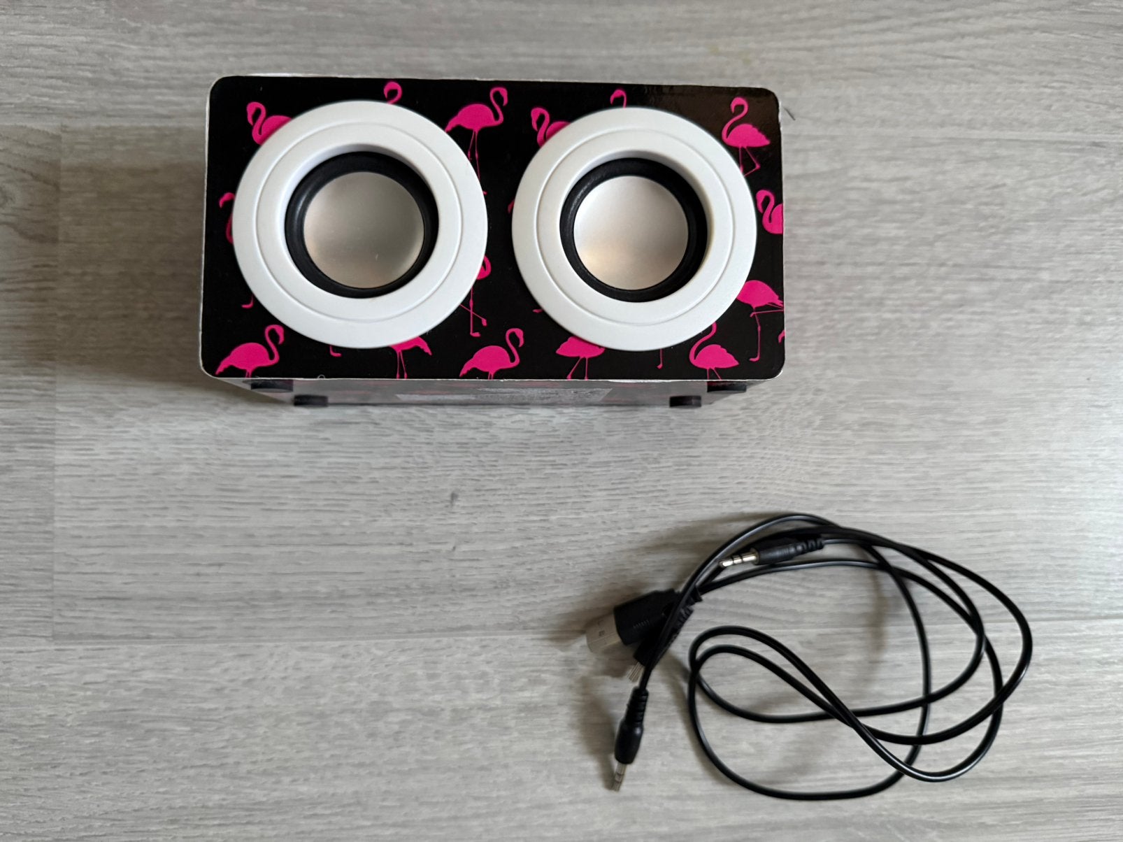 Leuke box met flamingo's, Audio, Tv en Foto, Luidsprekers, Overige merken, Gebruikt, Ophalen of Verzenden, Minder dan 60 watt