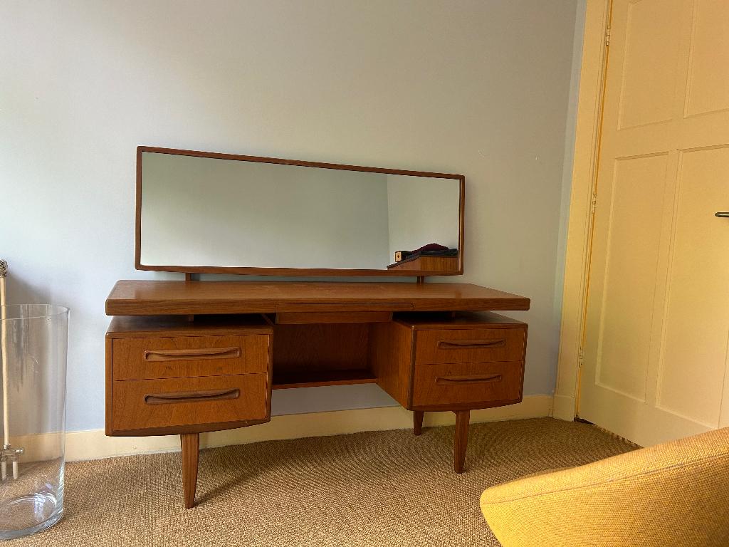 mid century design G-Plan bureau/kaptafel inc. spiegel teak, Ophalen, Gebruikt, Mid century modern, 50 tot 100 cm