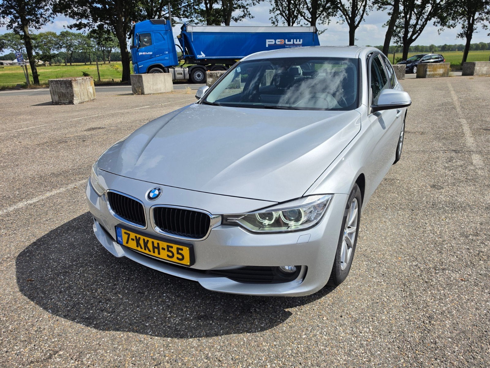BMW 3-Serie 1.6 320I 125KW EDE 2013 Grijs, Auto's, BMW, Achterwielaandrijving, 4 cilinders, 75 €/maand, Handgeschakeld