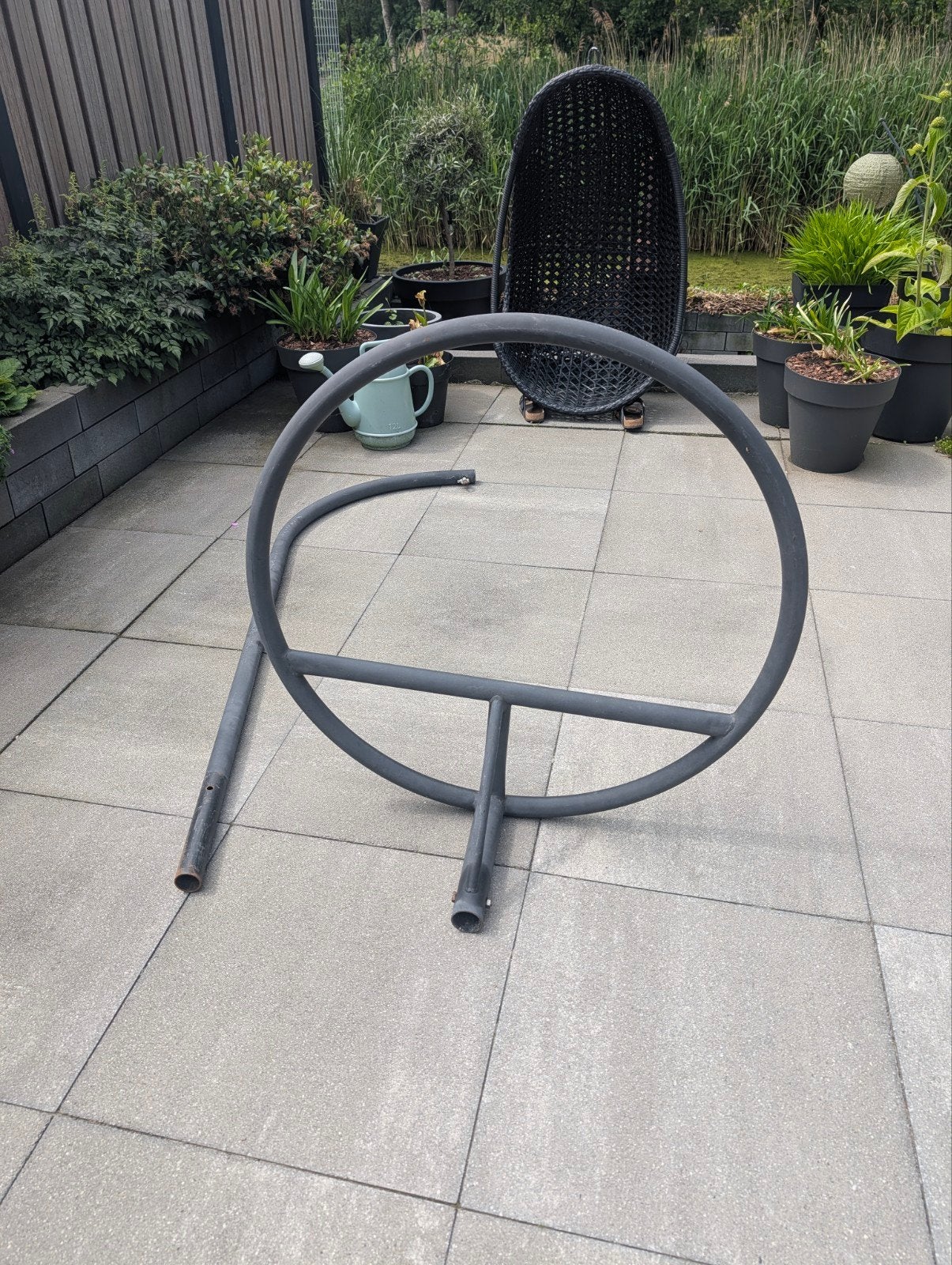 Hangstoel met standaard en stevige veer, Ophalen