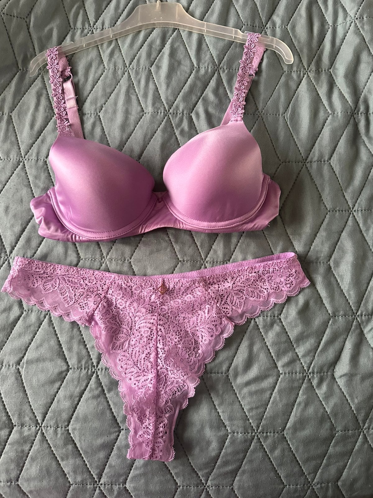 Livera bh set 80B met gratis kanten string, Verzenden, Paars, BH