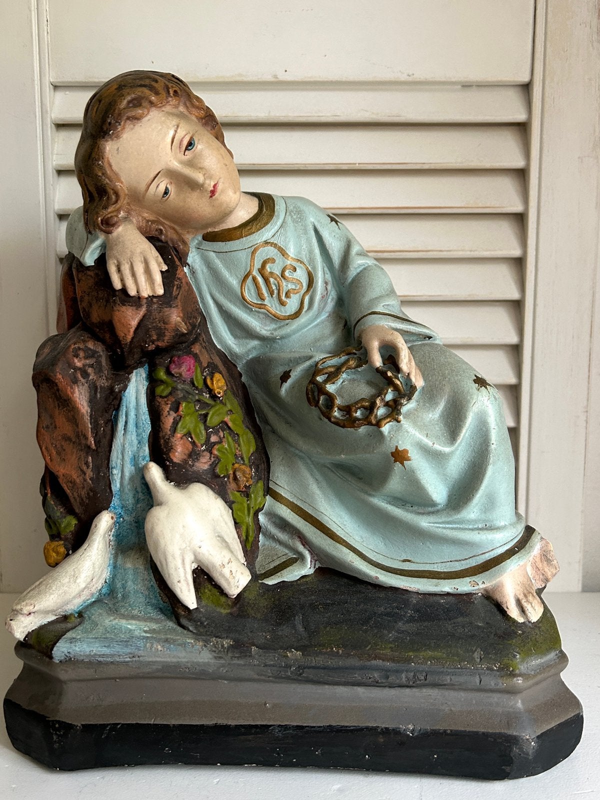 Antiek gipsen beeld van het kindje Jezus met duiven, Antiek en Kunst, Ophalen