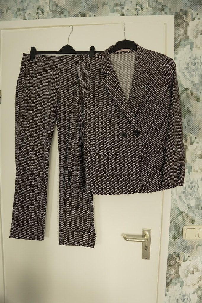 Nieuw pak, jasje en broek Studio Anneloes mt L 40 travelstof, Maat 38/40 (M), Kostuum of Pak, Studio Anneloes, Bruin