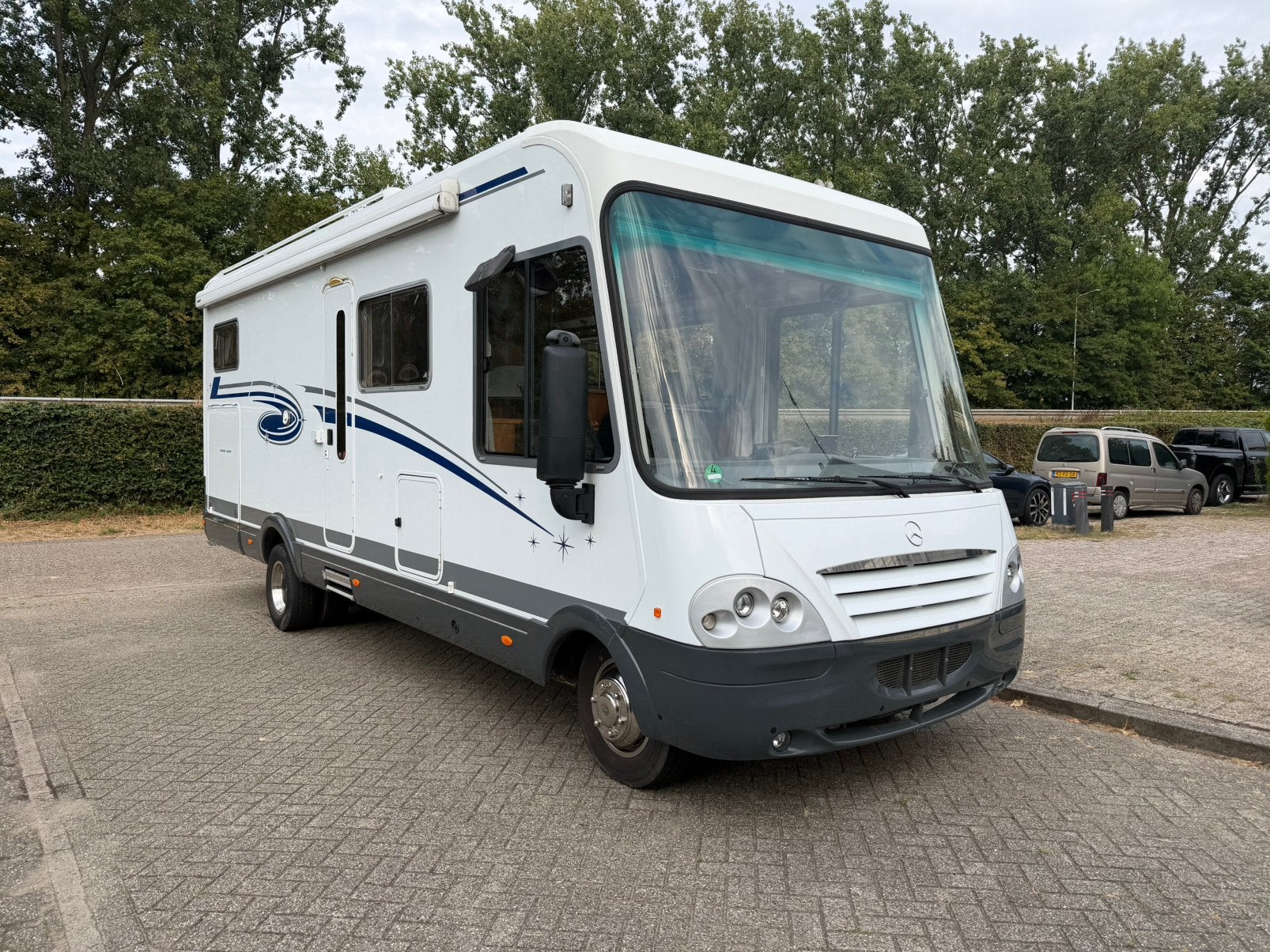 Niesmann + Bischoff Flair 7100iDC MJ 2004 Mercedes Automaat, Niesmann+Bischoff, Raamblindering, 7 tot 8 meter, Bedrijf