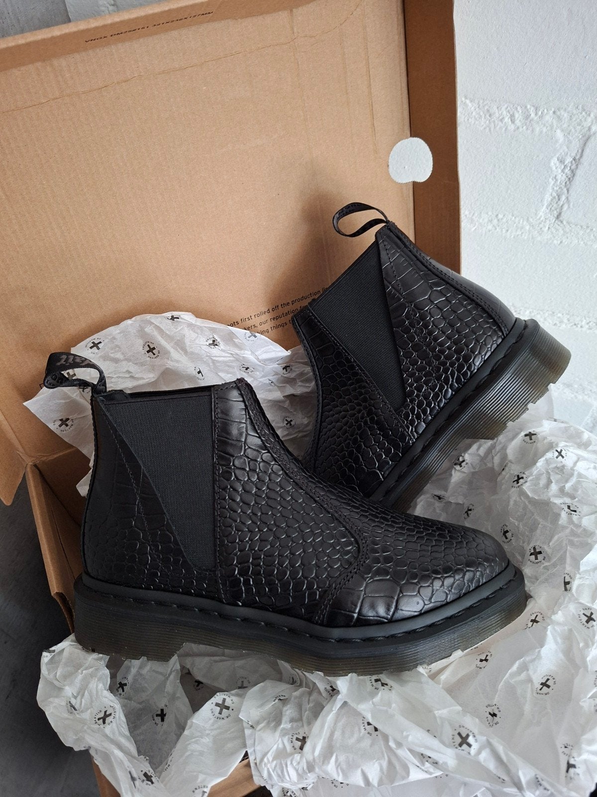 Dr. Martens Bianca II, Black Atlas Croc Emboss Maat: 37, Zwart, Lage of Enkellaarzen, Nieuw, Ophalen of Verzenden