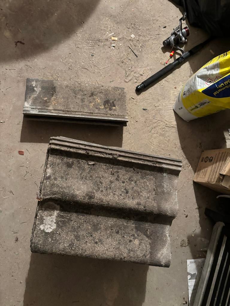 Gebruikte dakpannen (10 hele, 2 halve), Ophalen, Gebruikt, Steen of Klei, Minder dan 5 m²