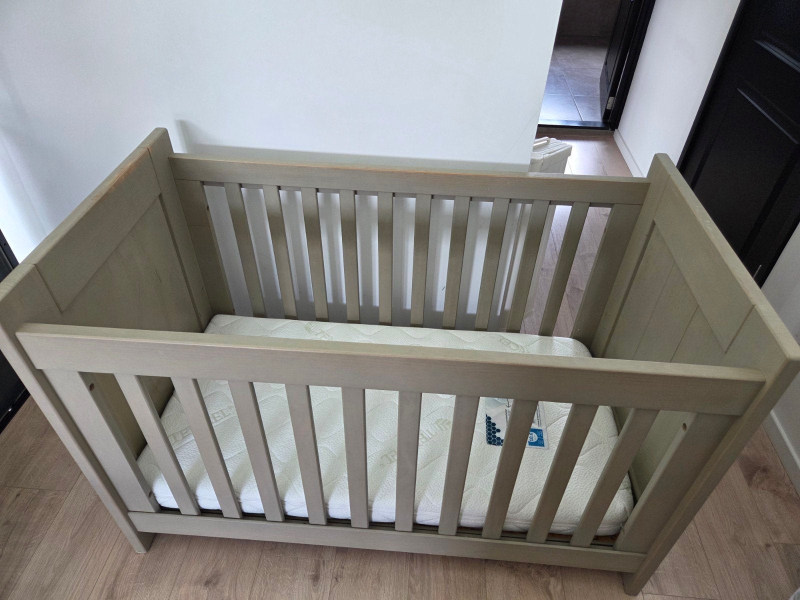 Bobita Ledikant en Commode met Airgosafe Matras, Ophalen, Gebruikt