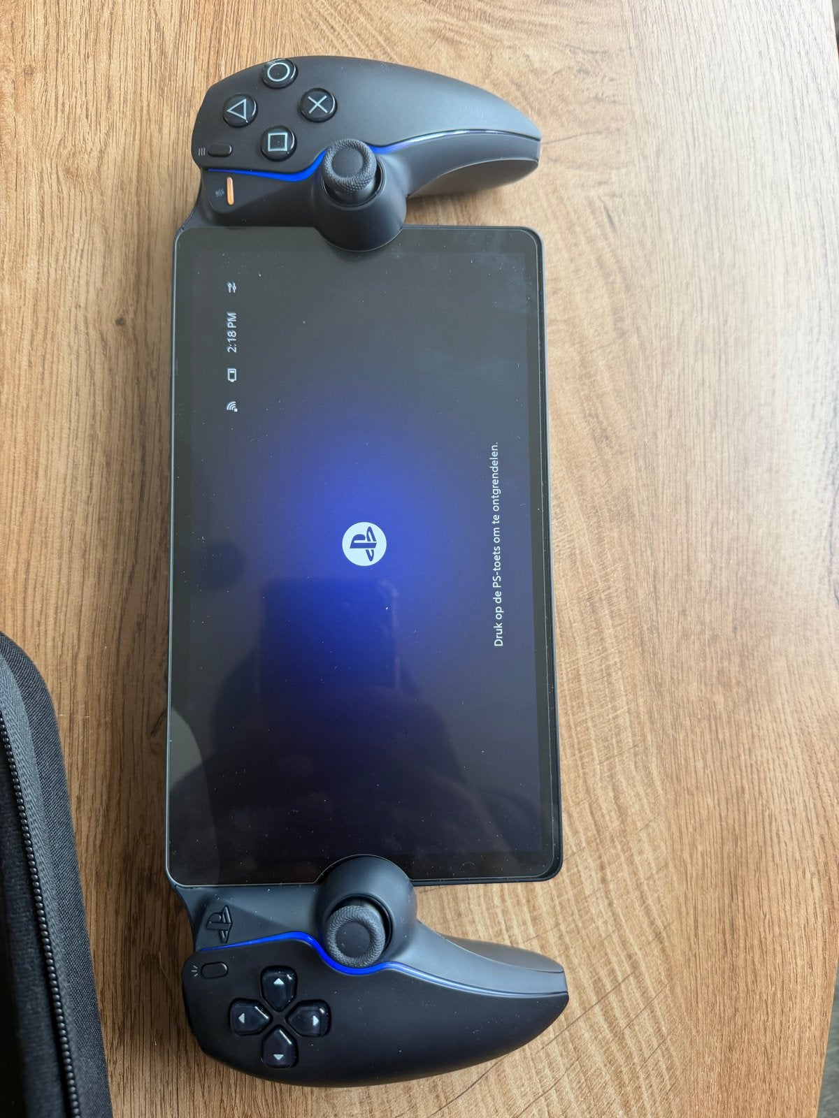 Foto 3 van PlayStation Portal - Zo goed als nieuw met Protectorhoes