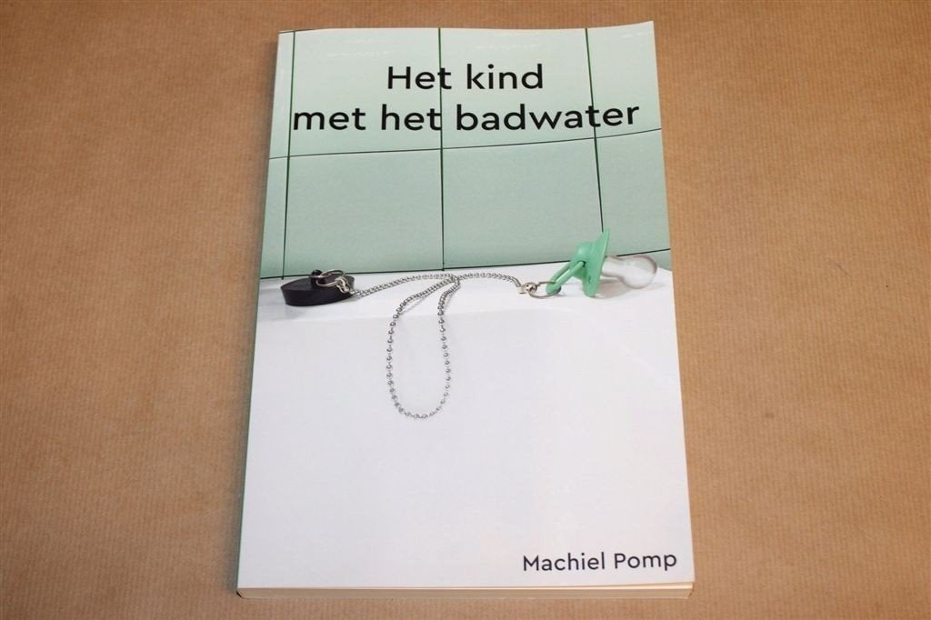 Het Kind met het Badwater — Gedichten Machiel Pomp, 2022, Ophalen of Verzenden, Zo goed als nieuw