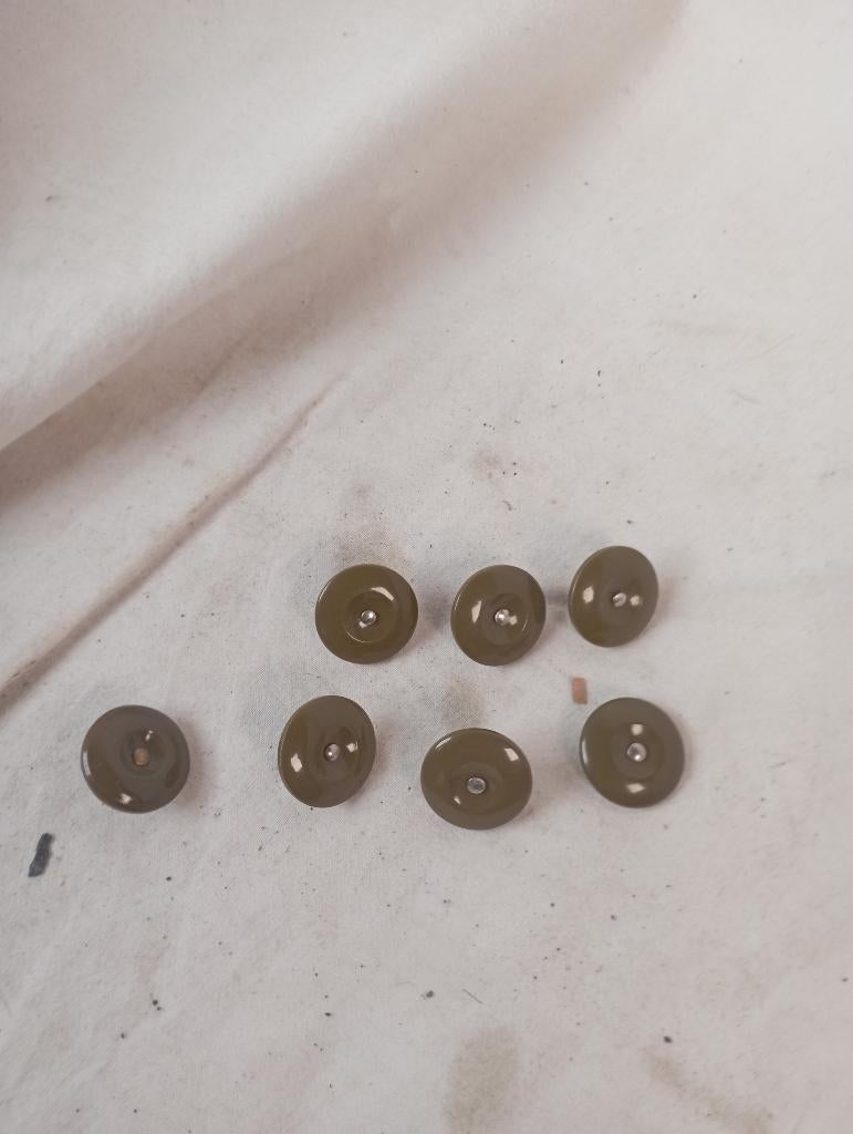 engesle knopen 2, Verzamelen, Militaria | Tweede Wereldoorlog, Ophalen of Verzenden, Landmacht, Nederland, Kleding of Schoenen
