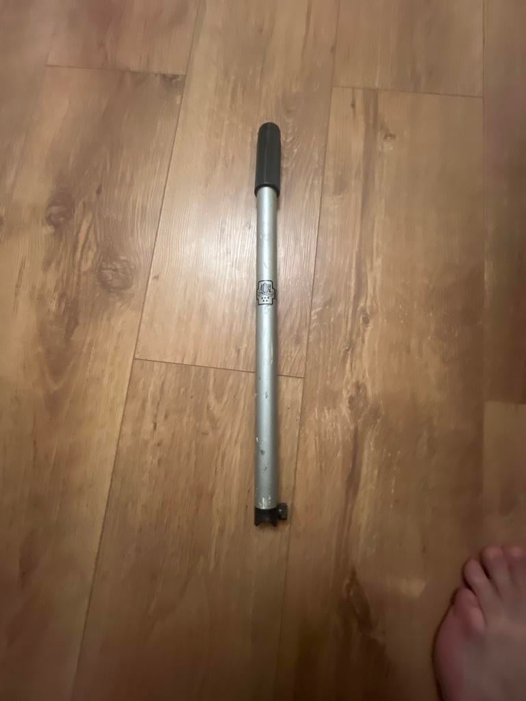 Compacte fietspomp, zilverkleurig, Ophalen of Verzenden, Zo goed als nieuw