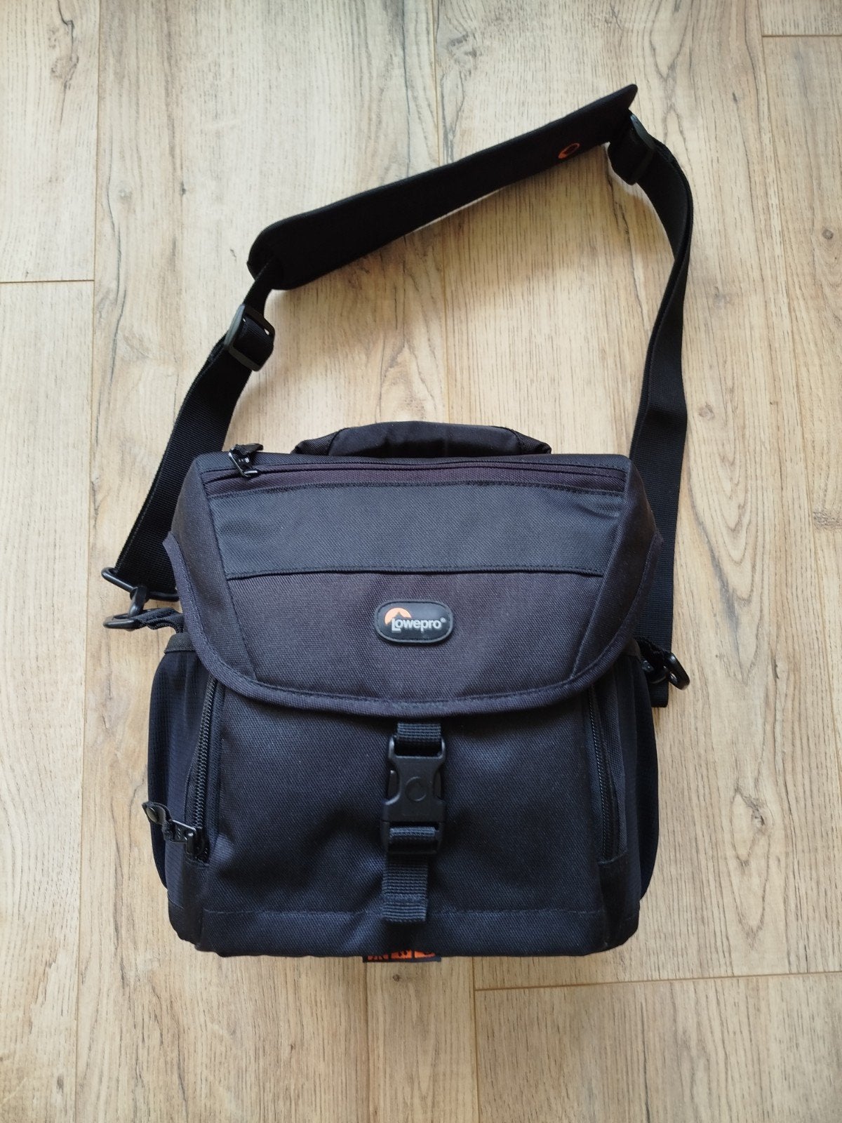 Lowepro Nova 170 AW, Ophalen of Verzenden, Zo goed als nieuw, Schoudertas, Lowepro
