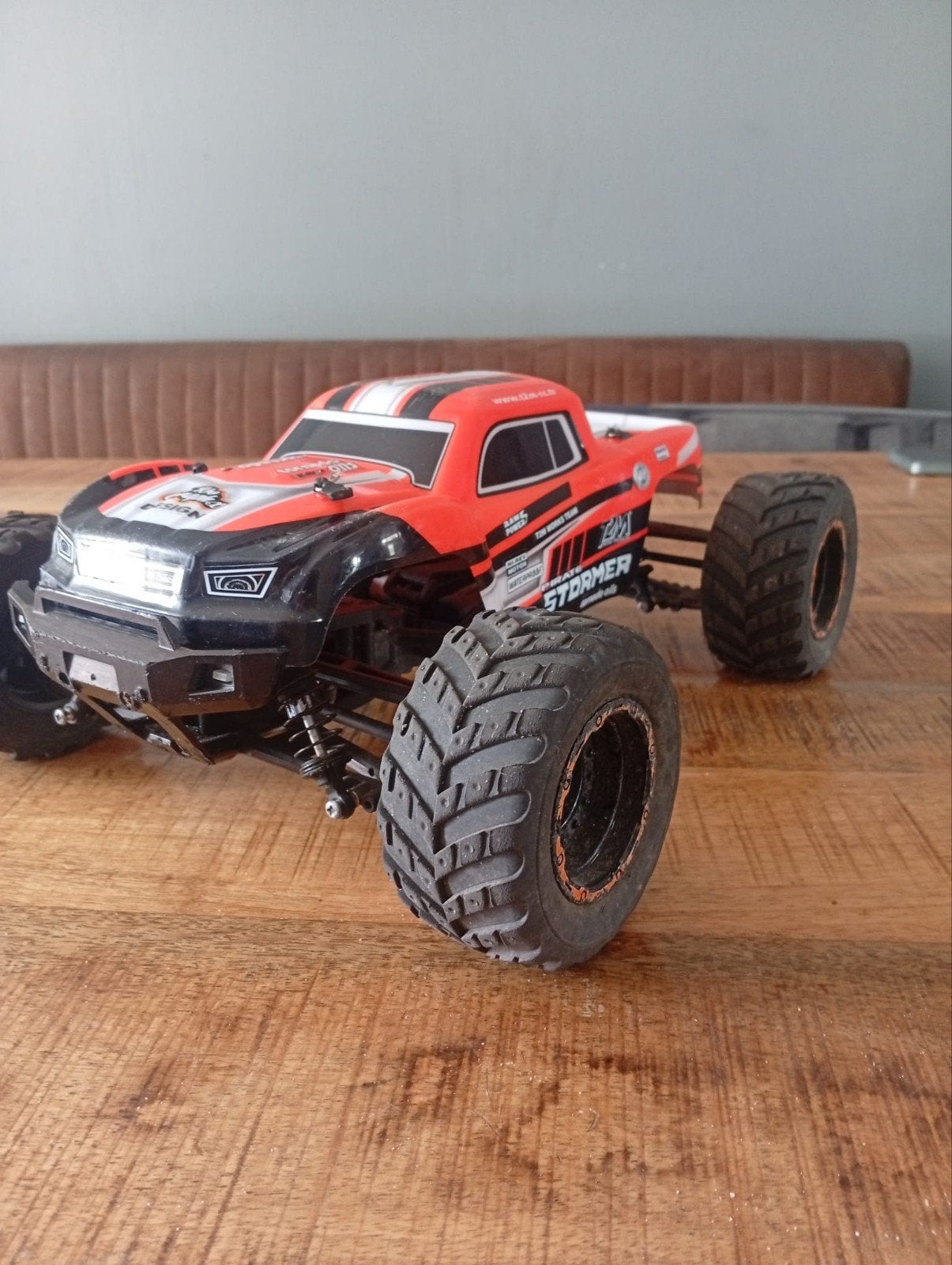 T2M Pirate Stormer RC Auto 1:10 RTR 4WD met Accu en Lader, Gebruikt, Auto offroad, Schaal 1:10, RTR (Ready to Run)