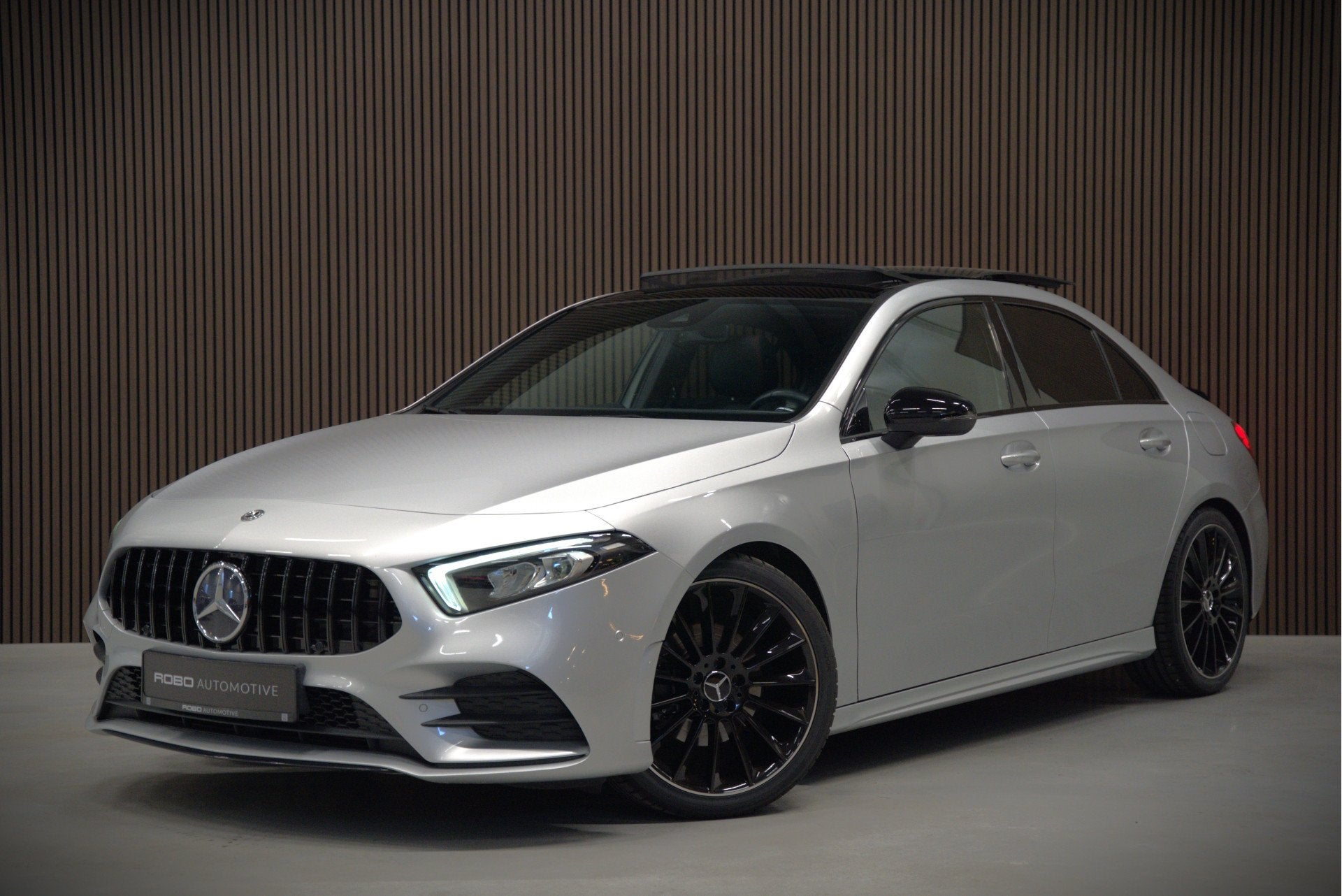 Mercedes-Benz A-Klasse 180 Business Solution AMG | Panoramad, Auto's, 136 pk, Gebruikt, 4 cilinders, Origineel Nederlands