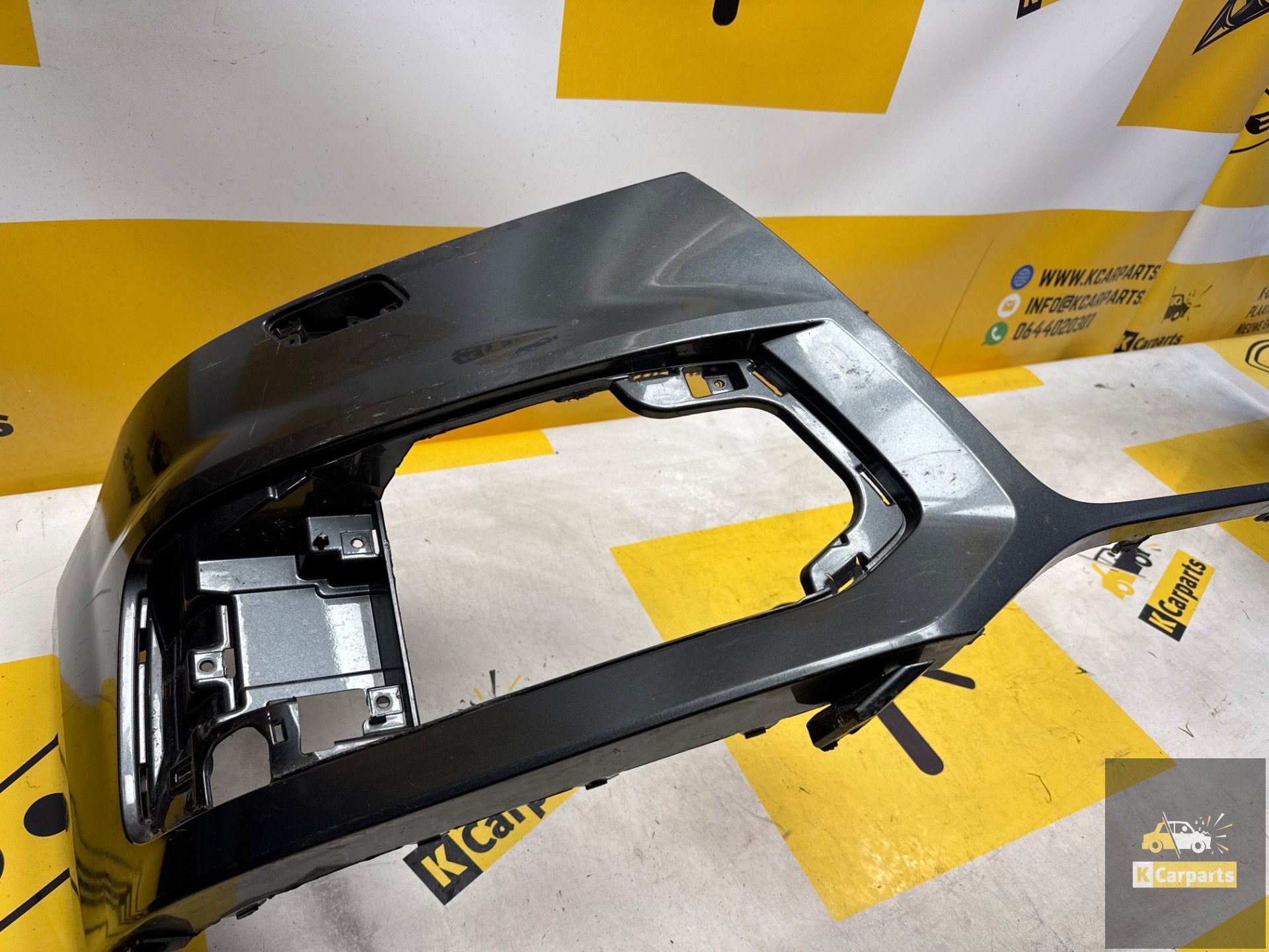 AUDI Q7 VOORBUMPER KLS ORIGINEEL 4M0807095E, Gebruikt, Voor, AUDI AG, Auto-Union-Strasse 1
85045  Ingolstadt, DE