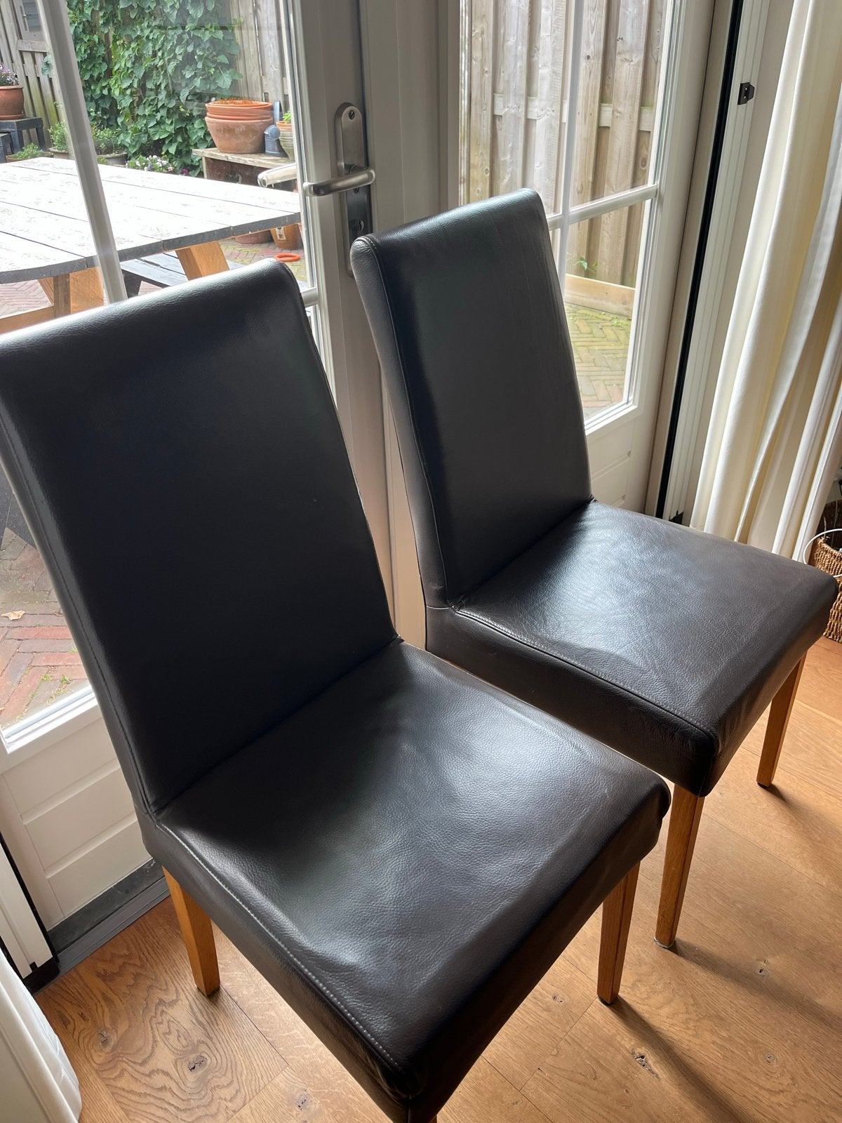 Zes eetkamerstoelen, bruin kunstleer, Mobitec, Huis en Inrichting, Stoelen, Ophalen, Gebruikt, Twee, Bruin