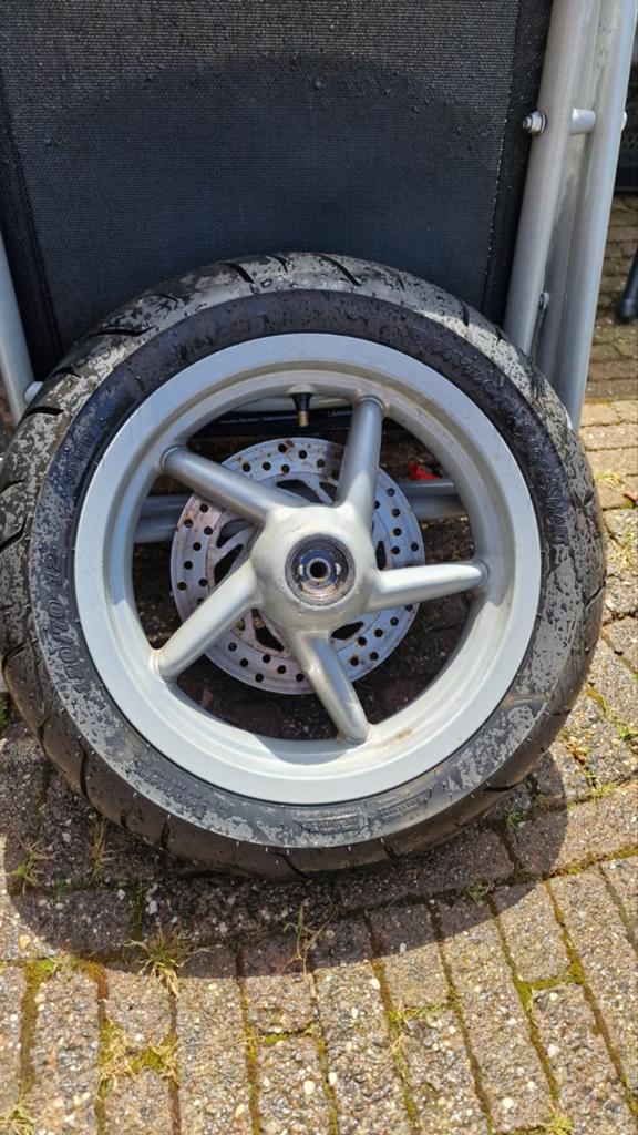 Aprilia SR50 voorvelg met Dunlop Scootsmart band 120/70/12, Ophalen of Verzenden