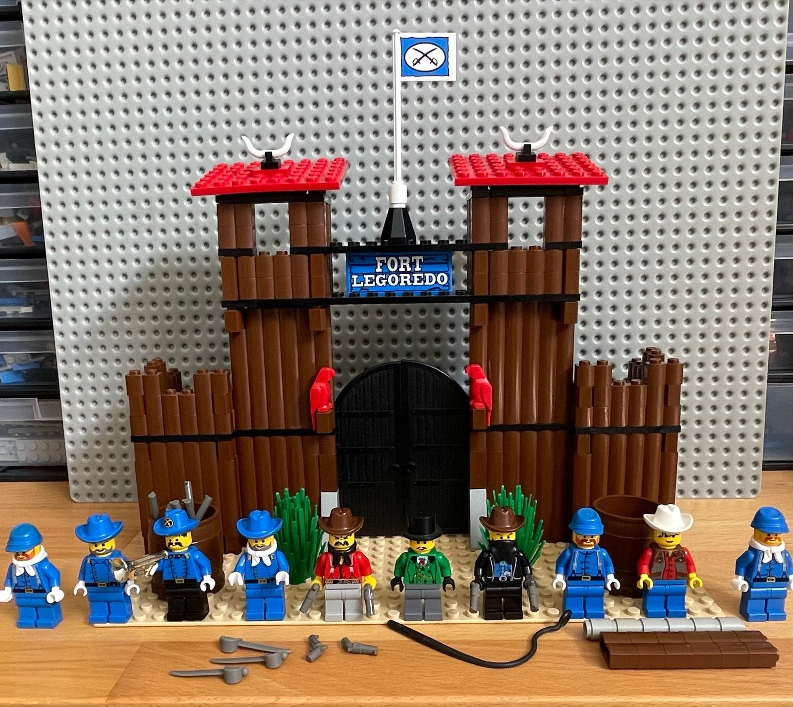 Lego Fort Legoredo 6769 met figuren en accessoires, Ophalen, Zo goed als nieuw, Overige merken