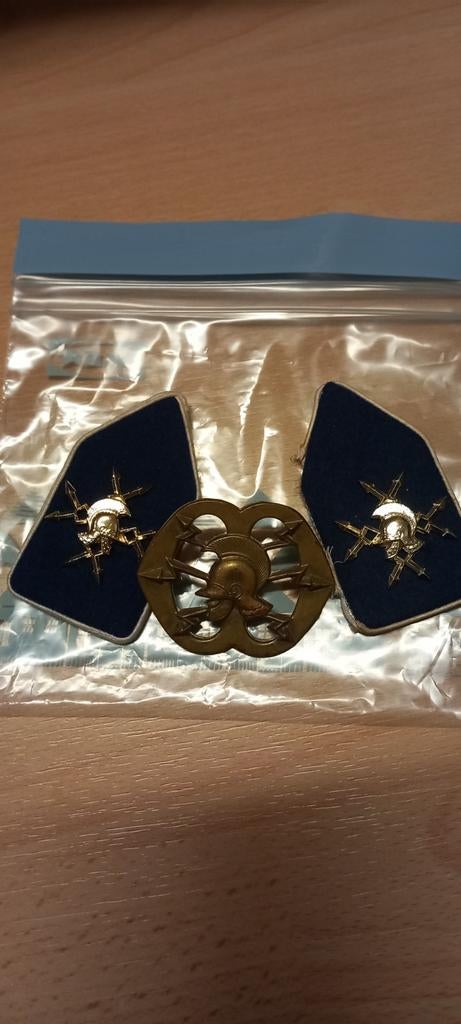 Militair embleem en epauletten - Landmacht, Ophalen of Verzenden, Landmacht, Nederland, Embleem of Badge