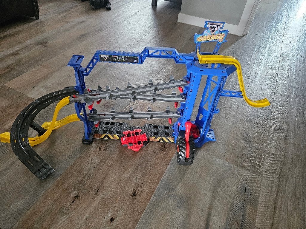 Monster Jam garage, Racebaan, Zo goed als nieuw, Handmatig, Ophalen