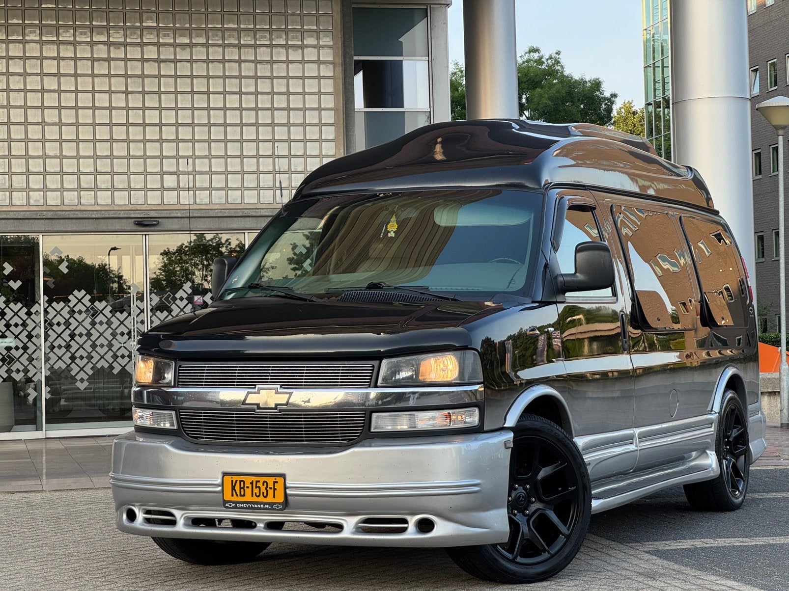 VIP Chevy Express Camper 5.3 V8 LPG 2003 7pers 22” Luxe MPV, Auto's, Chevrolet, Particulier, Chevy Van, ABS, Achteruitrijcamera