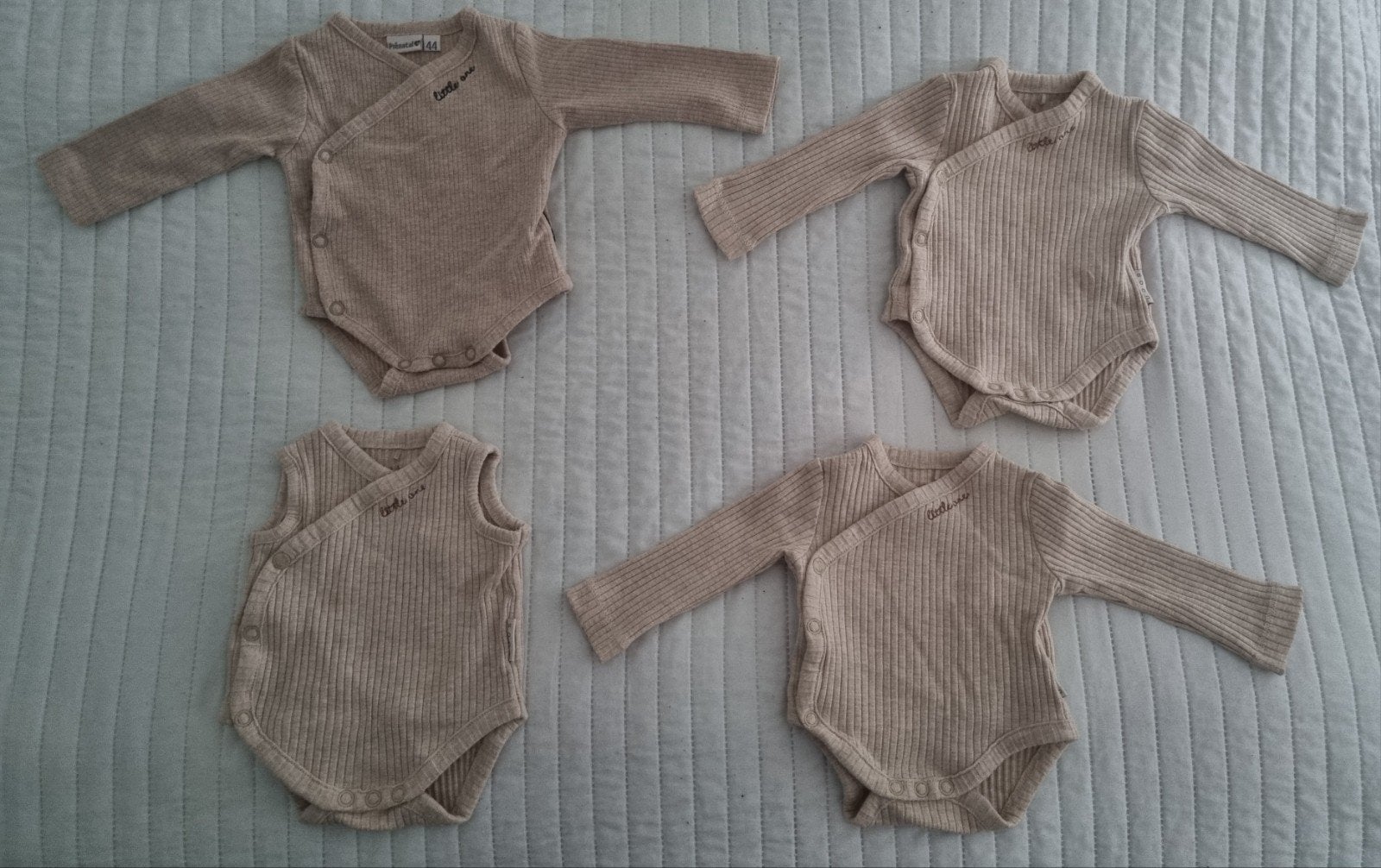 4 x overslag prematuur rompertjes maat 44 beige bruin romper, Zo goed als nieuw, Prenatal, Shirtje of Longsleeve, Verzenden
