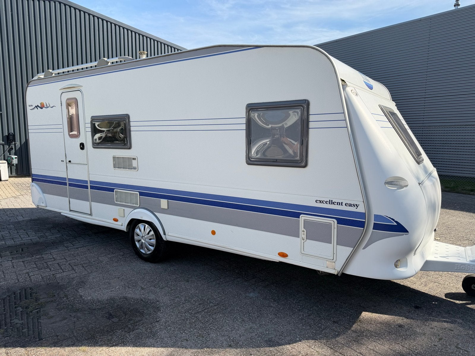 Hobby 500 Kmfe - 6 persoons met stapelbed en voortent, Stapelbed, Hobby, Bedrijf, Treinzit