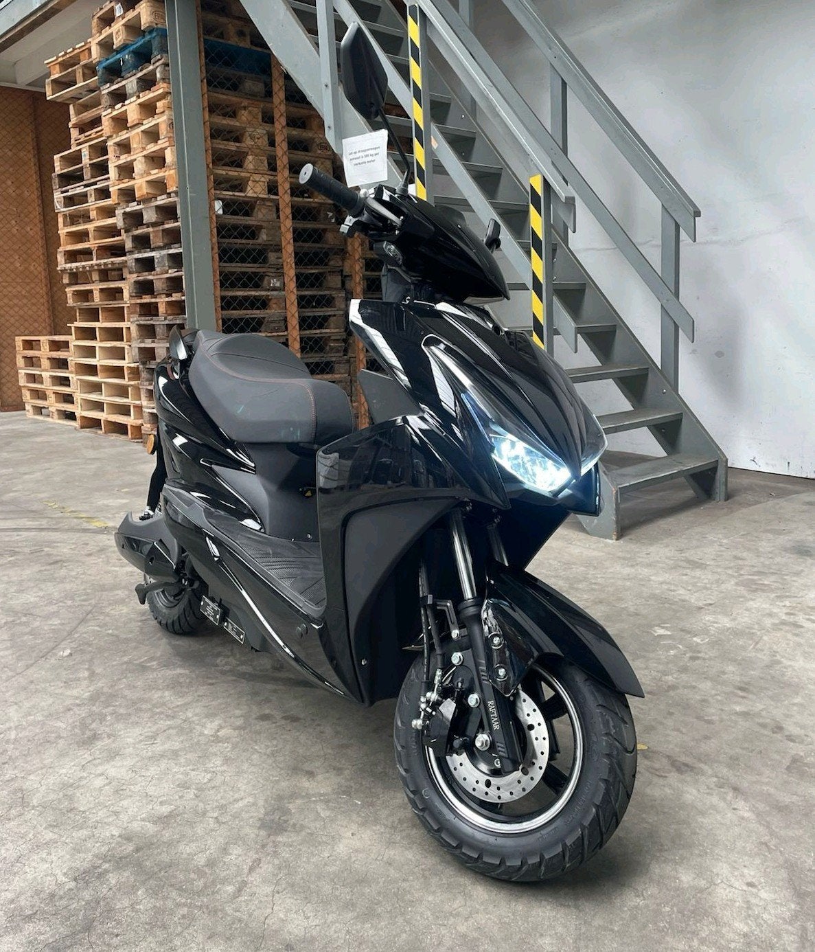 Yashixin bumblebee black - Elektrische motorscooter, Fietsen en Brommers, Maximaal 45 km/u, Elektrisch, Zo goed als nieuw, Yashixin