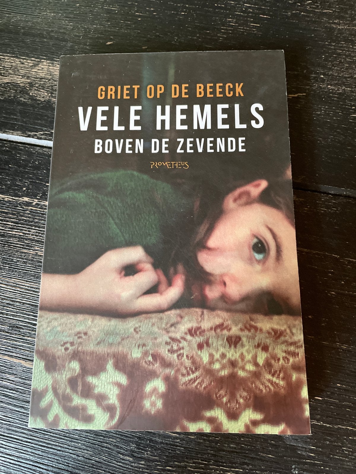Griet op de Beeck - Vele Hemels Boven de Zevende, Boeken, Ophalen of Verzenden, Gelezen, België