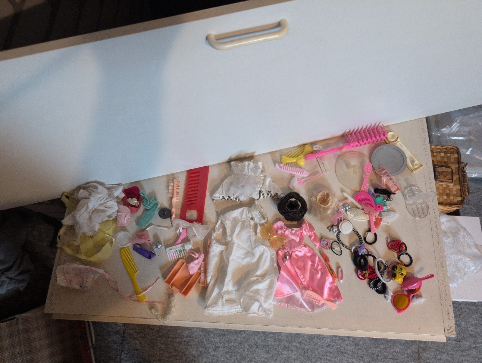 Barbie poppenkleding en accessoires, Ophalen of Verzenden, Gebruikt, Barbie