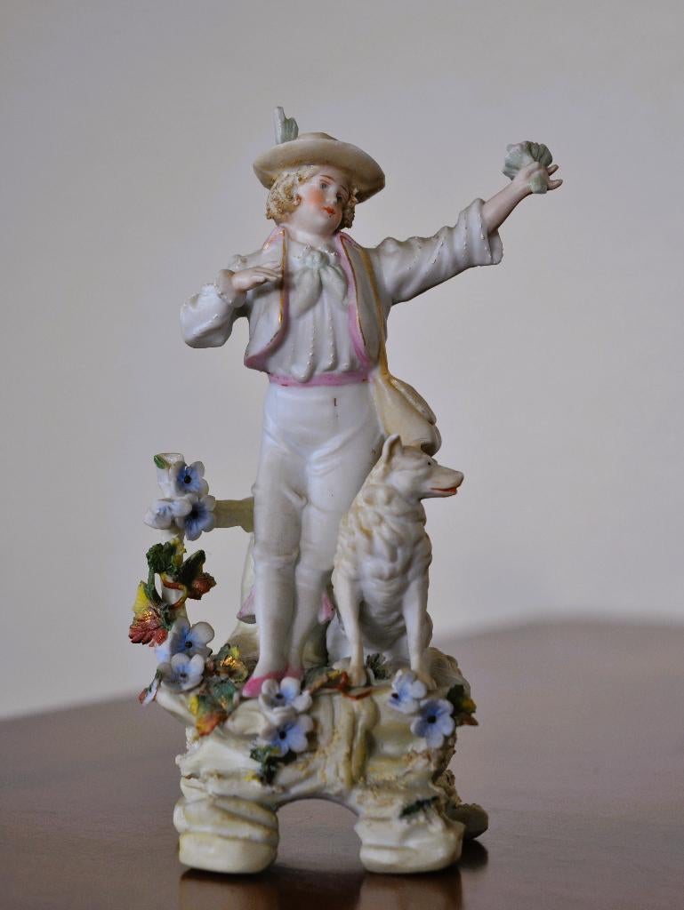 Oud Beeldje Figuur met Hond Bisquit Porselein 13,5 cm, Ophalen