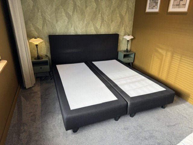 Boxspring Zwart Stof met hoofdbord. 180x200 , Ophalen, Gebruikt, Zwart, Tweepersoons