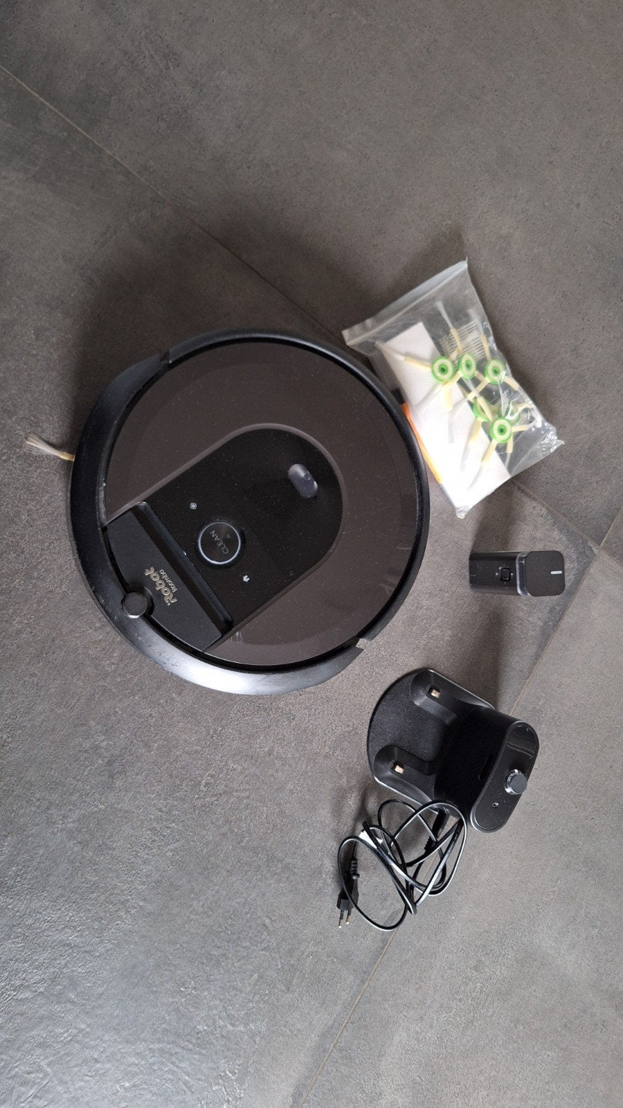 iRobot Roomba i7 Robotstofzuiger met accessoires, Slimme navigatie, Gebruikt, IRobot, Ophalen of Verzenden