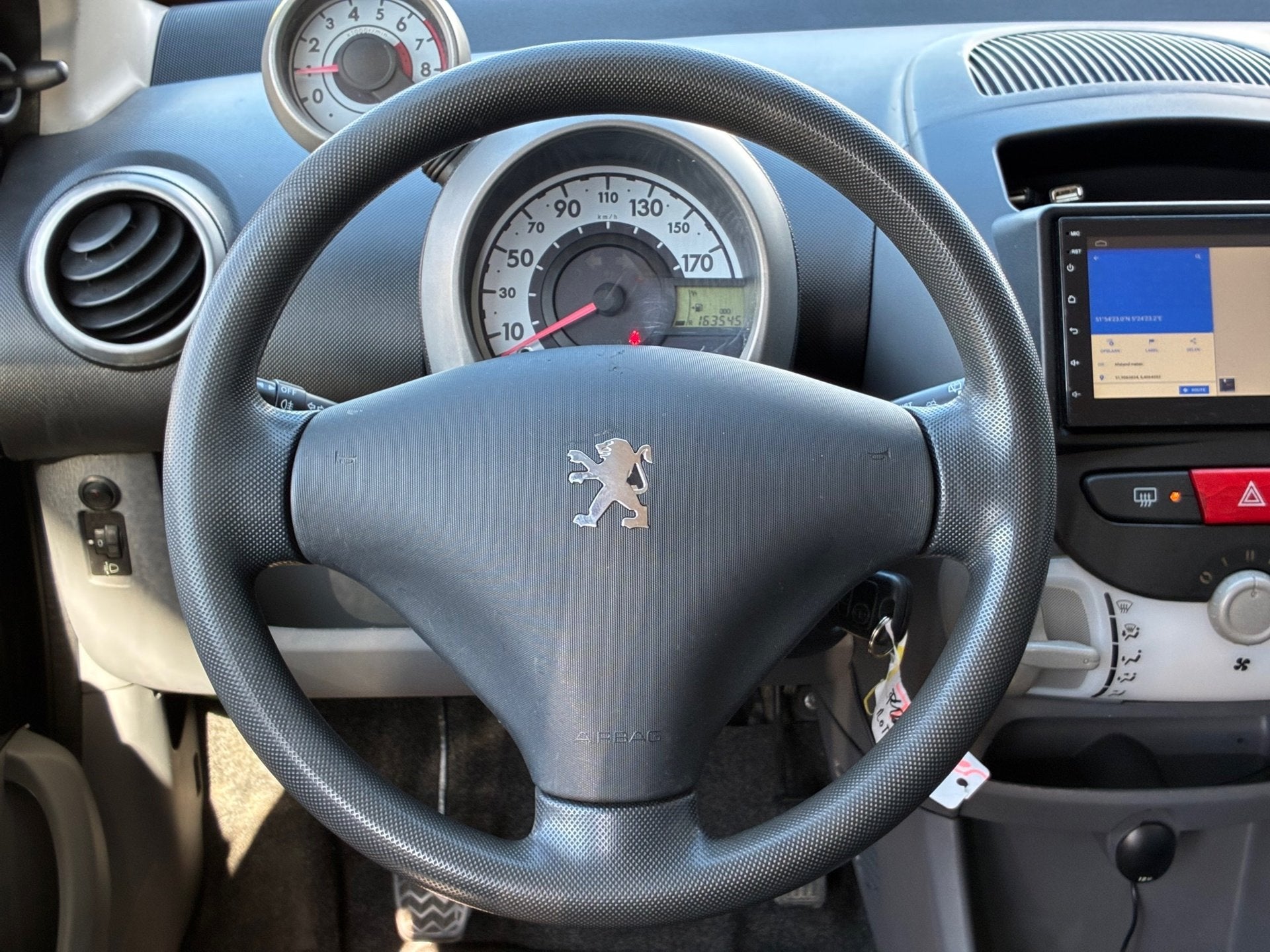 Peugeot 107 1.0-12V XS|Navigatie|CarPlay|Elektr.ramen|LM-Vel, Voorwielaandrijving, 4 stoelen, Origineel Nederlands, Bedrijf