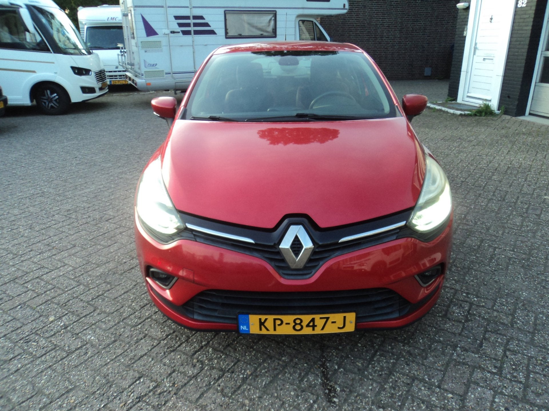 Renault Clio 0.9 TCe Intens Stoelverwarming Cruise Navi, Auto's, Voorwielaandrijving, 898 cc, Gebruikt, Leder en Stof