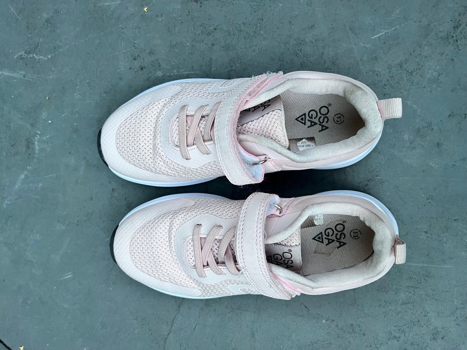 Osaga sportschoenen maat 33, Meisje, Sportschoenen, Ophalen of Verzenden, Zo goed als nieuw