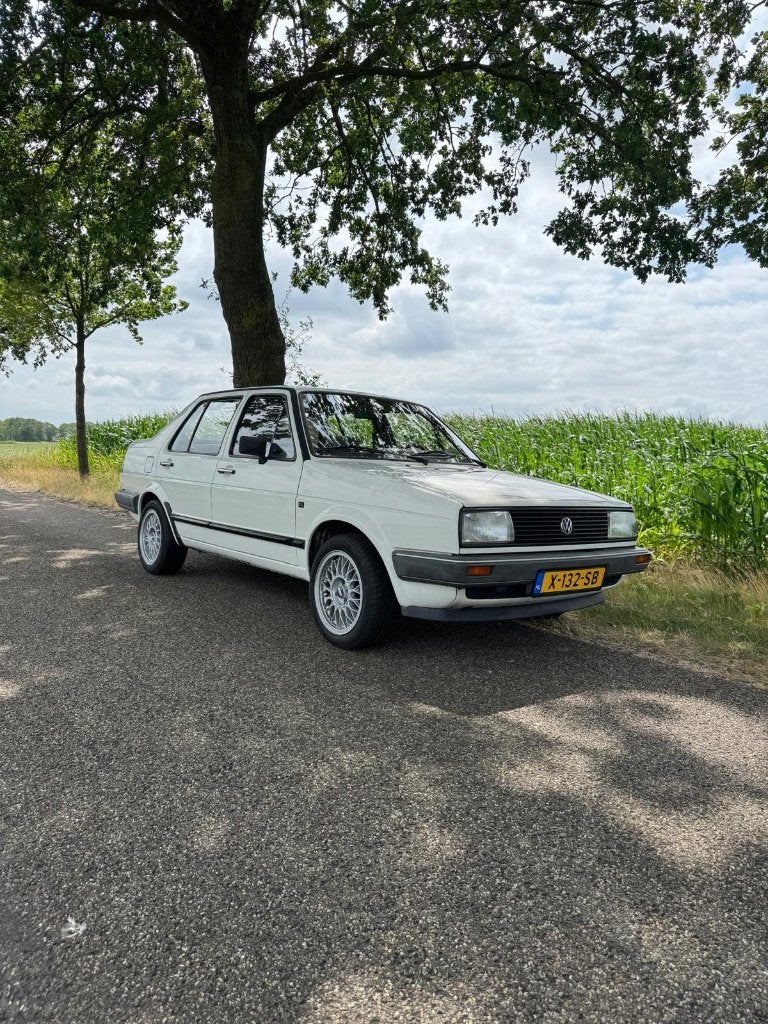 Volkswagen Jetta 1.3CL 1986 – Goed onderhouden, APK tot 2028, Auto's, Volkswagen, Voorwielaandrijving, 54 pk, 437 kg, Leder en Stof
