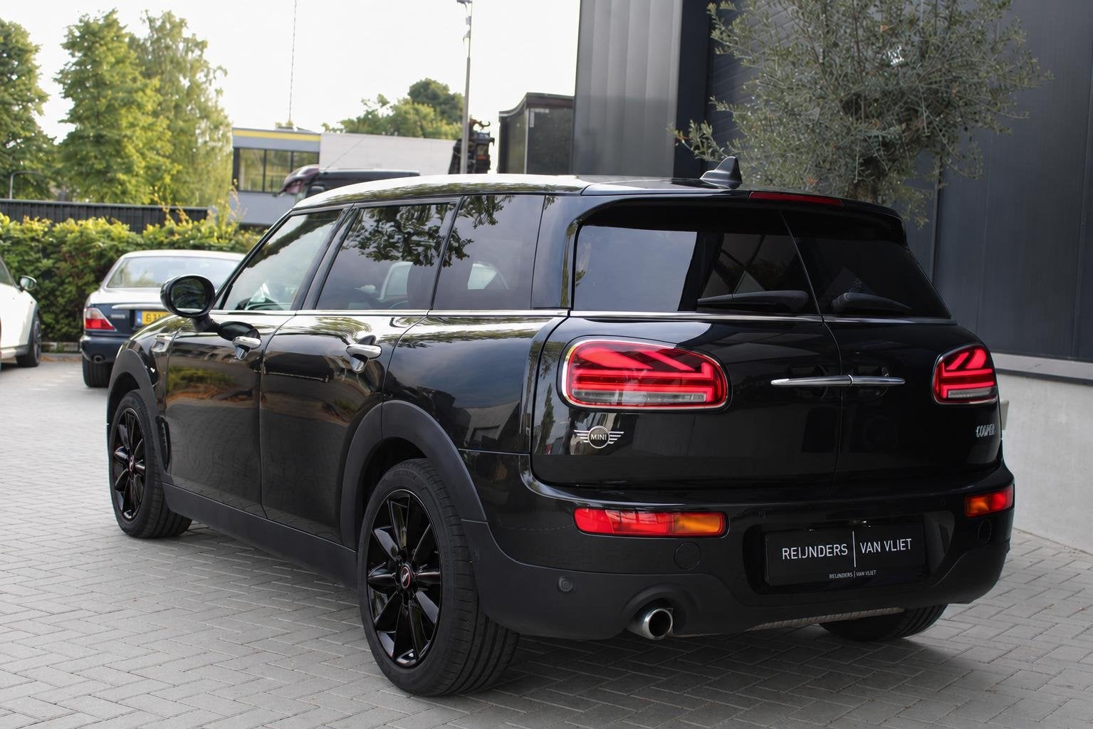 MINI Clubman 1.5 Cooper Classic | Stoelverw. | Rear View Cam, 12 maanden, 136 pk, Gebruikt, Leder en Stof