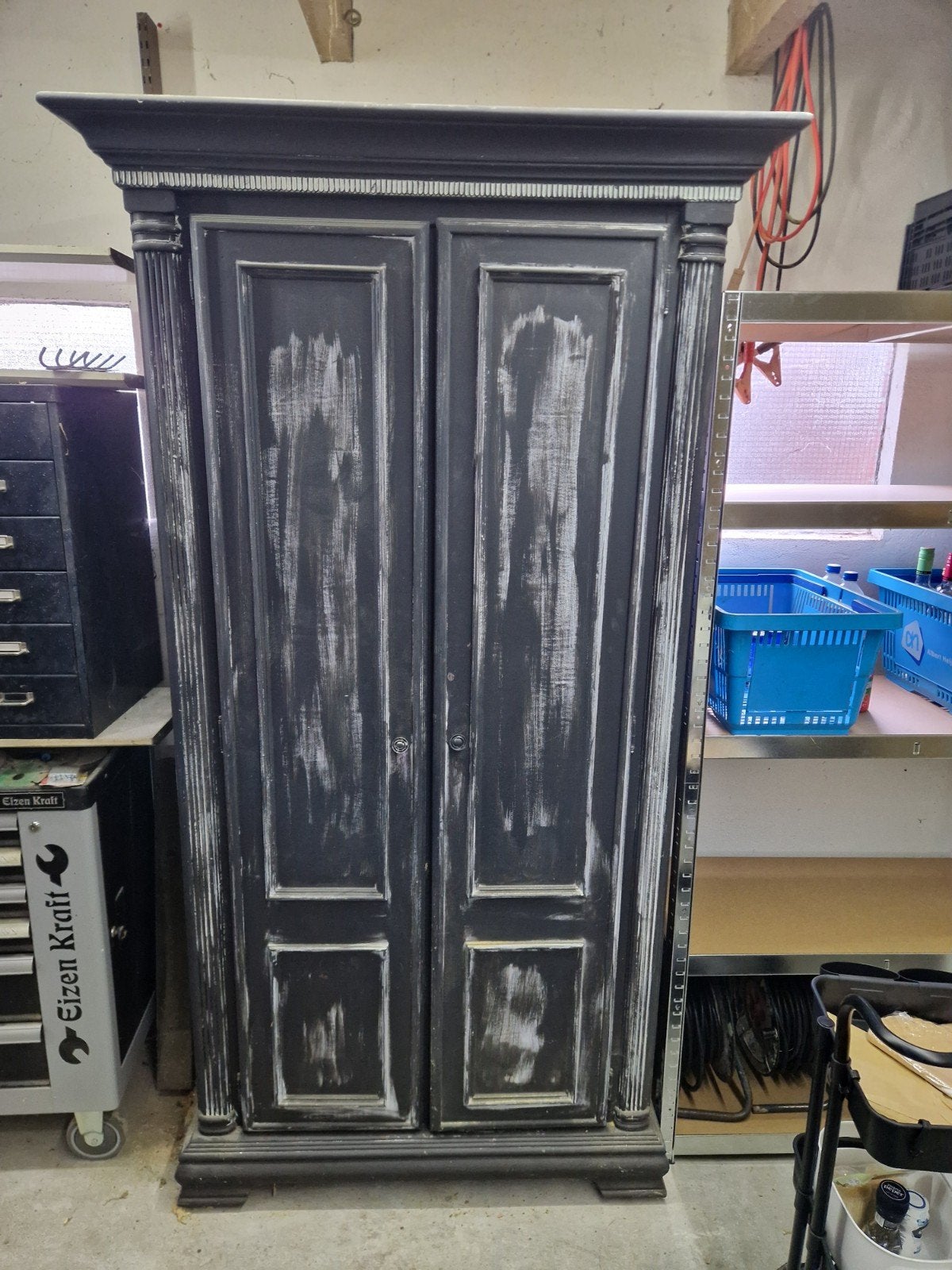 Antieke kledingkast - Zwart met distressed afwerking, Antiek en Kunst, Ophalen