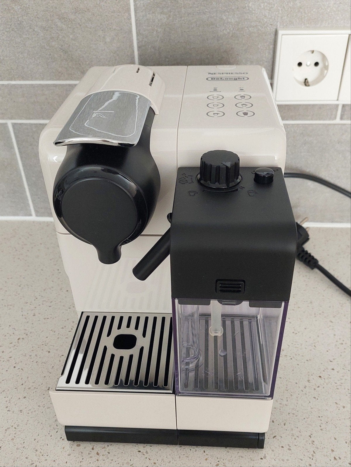 De'Longhi Nespresso Lattissima Touch, Koffiepads en cups, Koffiemachine, Ophalen of Verzenden, Zo goed als nieuw