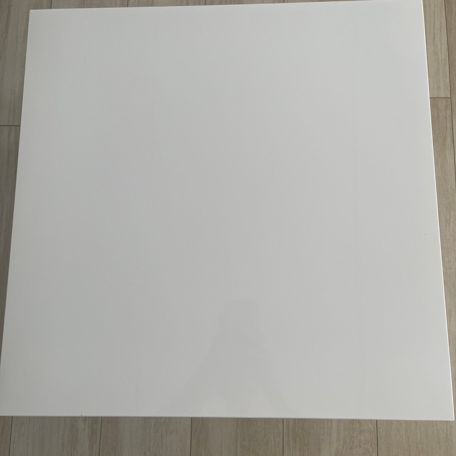 Hoogglans witte vierkante bijzettafel - zo goed als nieuw, Huis en Inrichting, Tafels | Salontafels, Ophalen, Minder dan 50 cm