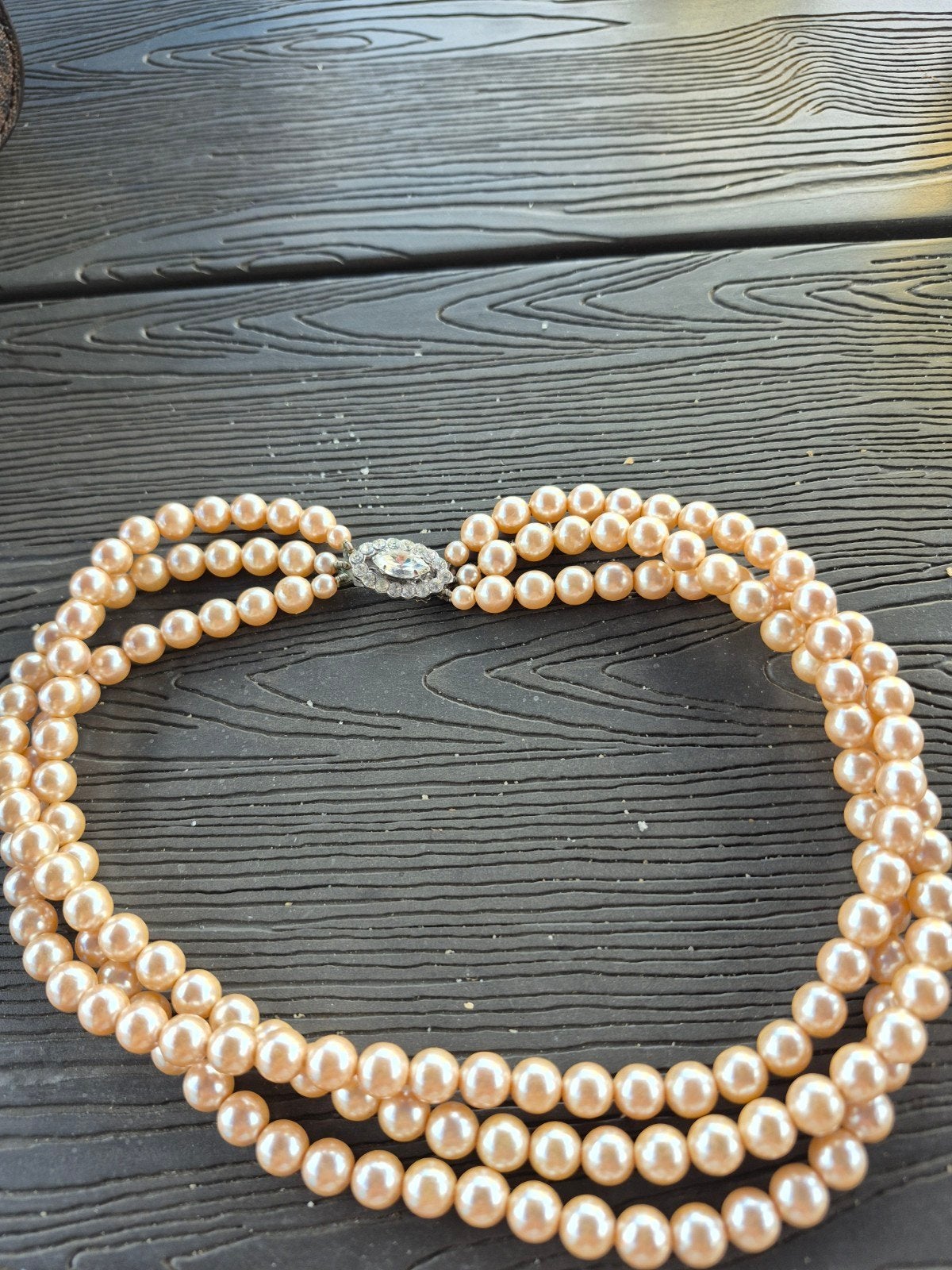 Prachtig Vintage Parelsnoer met Sierlijk Slot, Sieraden, Tassen en Uiterlijk, Ophalen of Verzenden, Gebruikt, Beige, Overige materialen