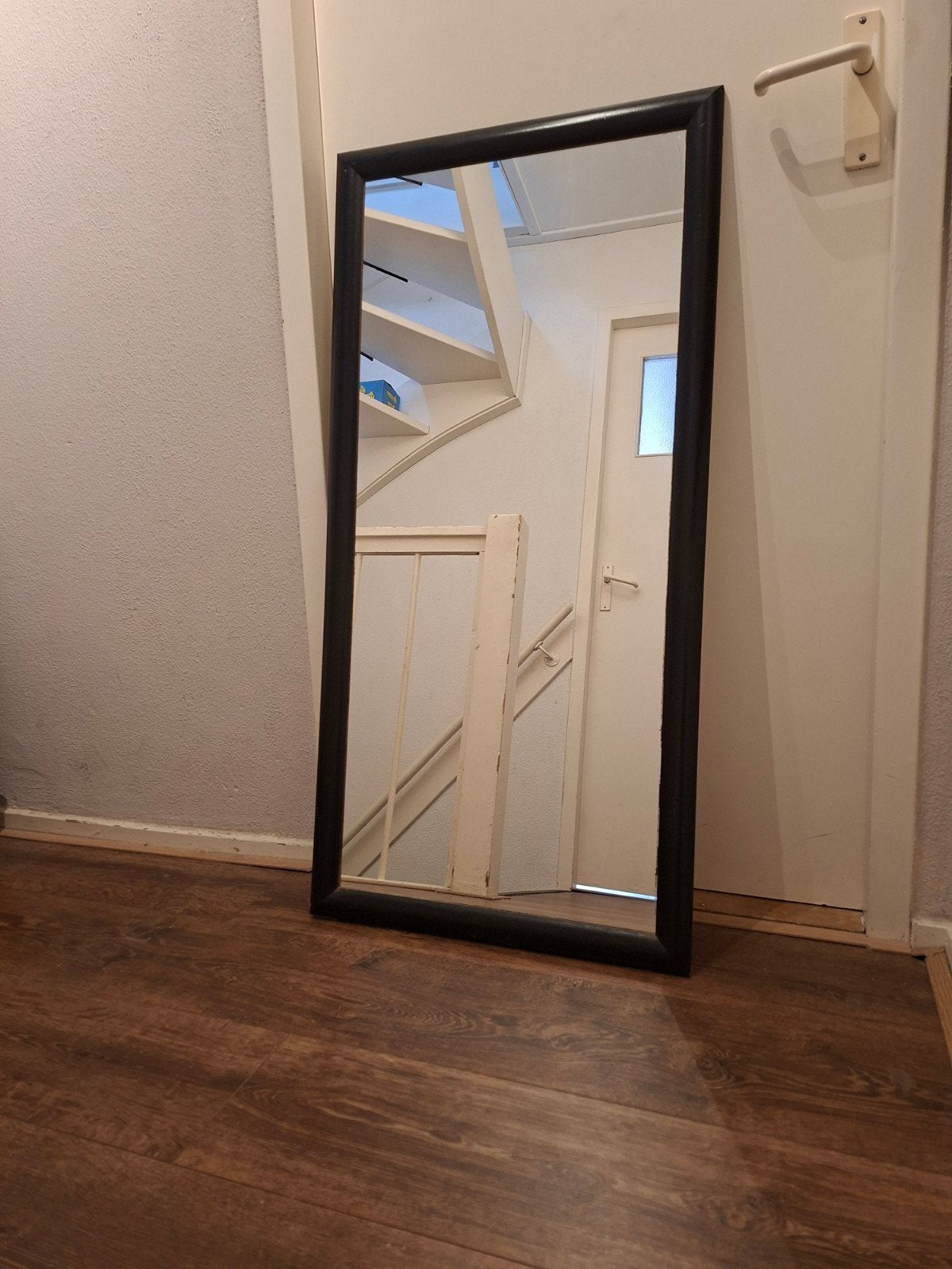 Spiegel in zwarte houten lijst (108 x 52,5 cm), Huis en Inrichting, Woonaccessoires | Spiegels, Ophalen, Gebruikt, 100 tot 150 cm