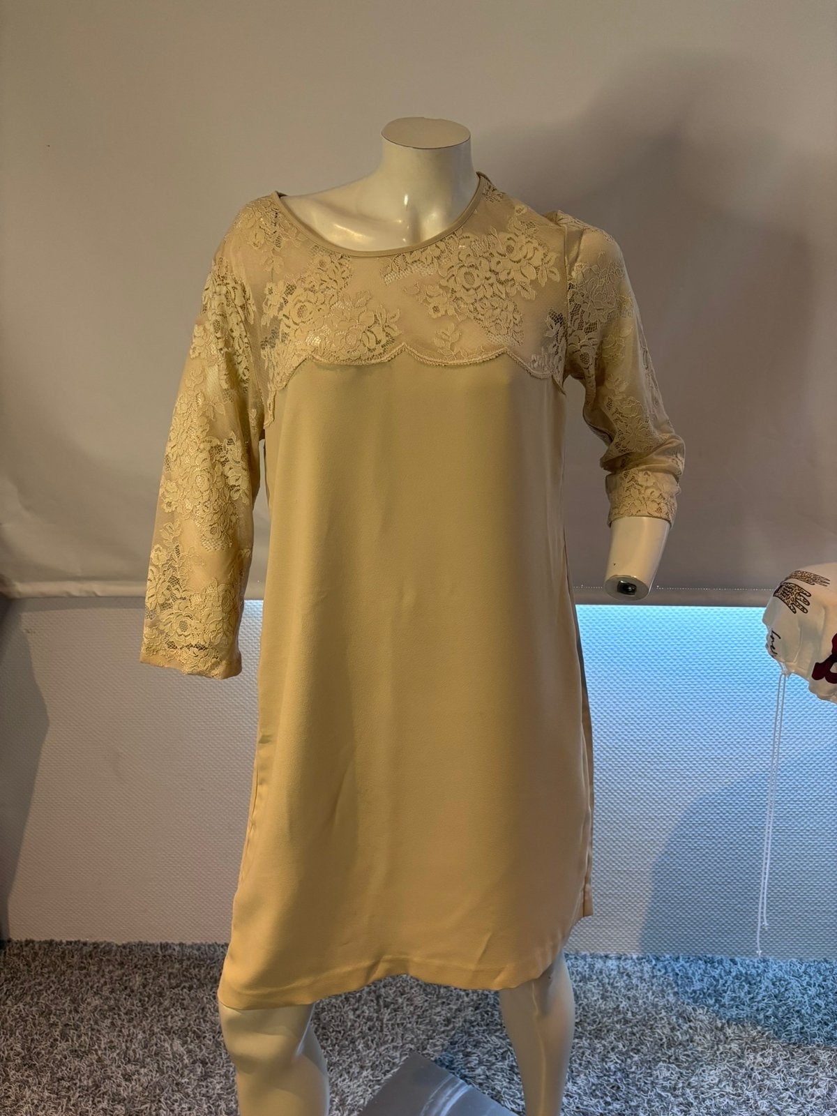 Twinset jurk met kant maat L, ., Beige, Maat 42/44 (L), Ophalen of Verzenden